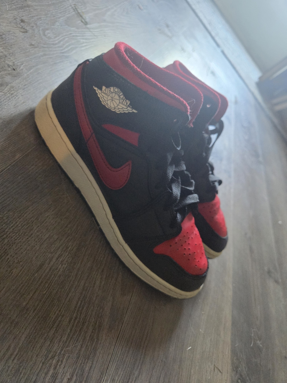 Jordan Kids Black and Red High-Top Sneakers Nike Size BOYS 5